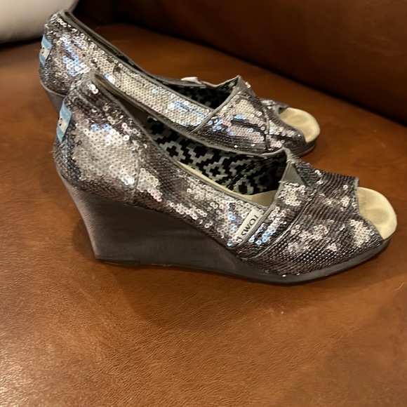 Toms silver sequin wedge size 7.5 - Picture 4 of 5